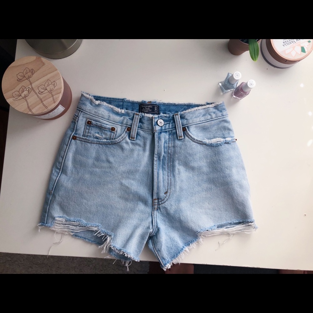 Abercrombie & Fitch: Annie High Rise Short Size 24